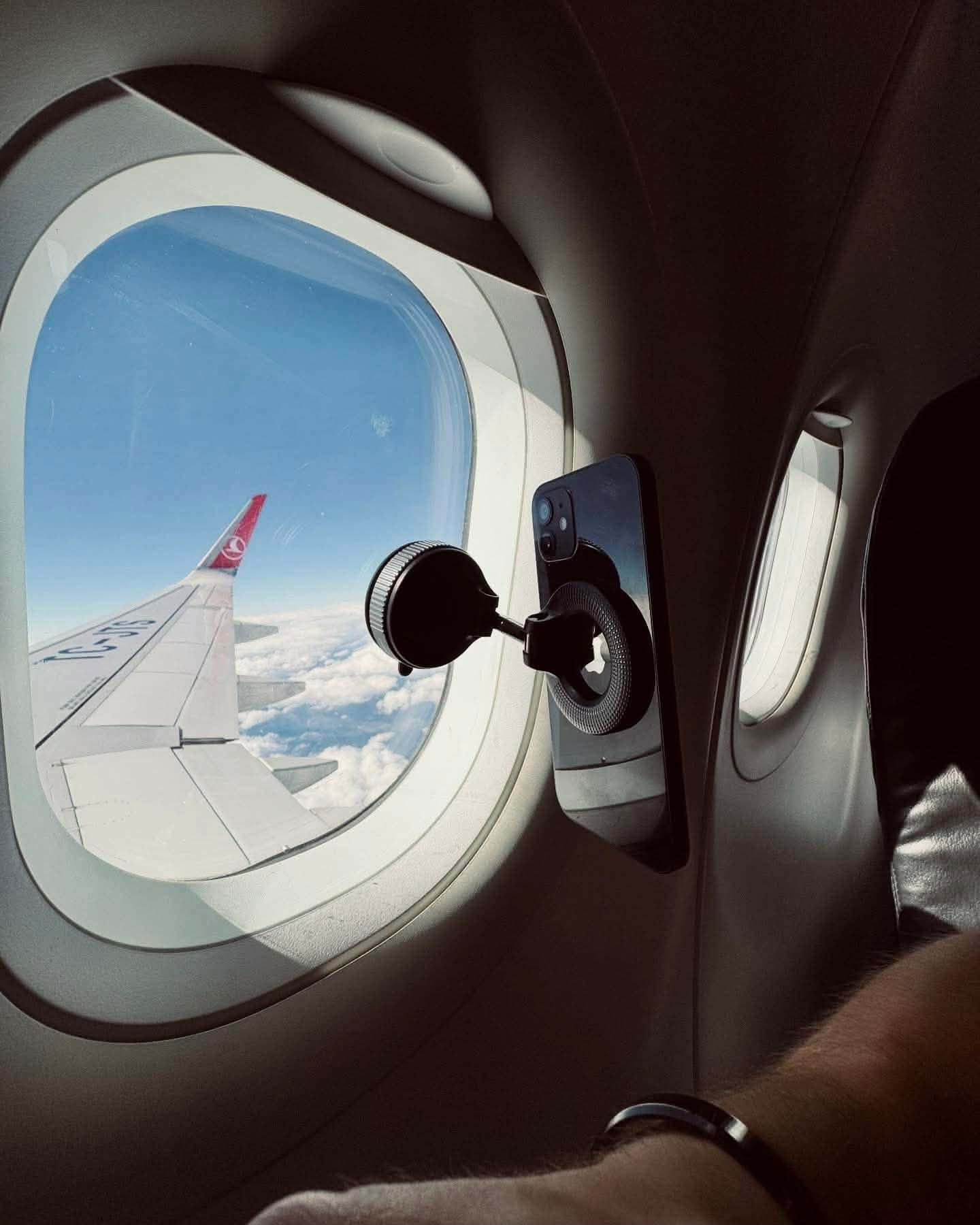 Vacuum Suction Magnetic Phone Holder, Foldable Retractable Suction Cup Car Phone Mount for Magsafe, 360° Adjustable Phone Stand